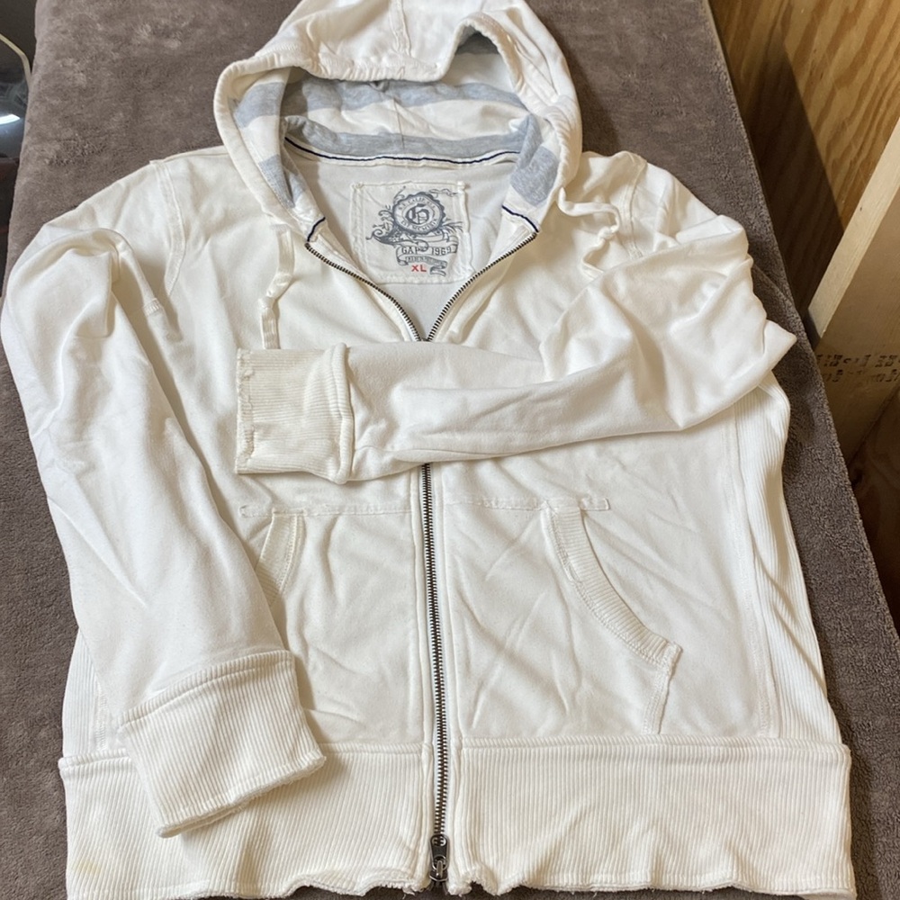 Gap size XL hoodie cream colored. - Picture 4 of 8